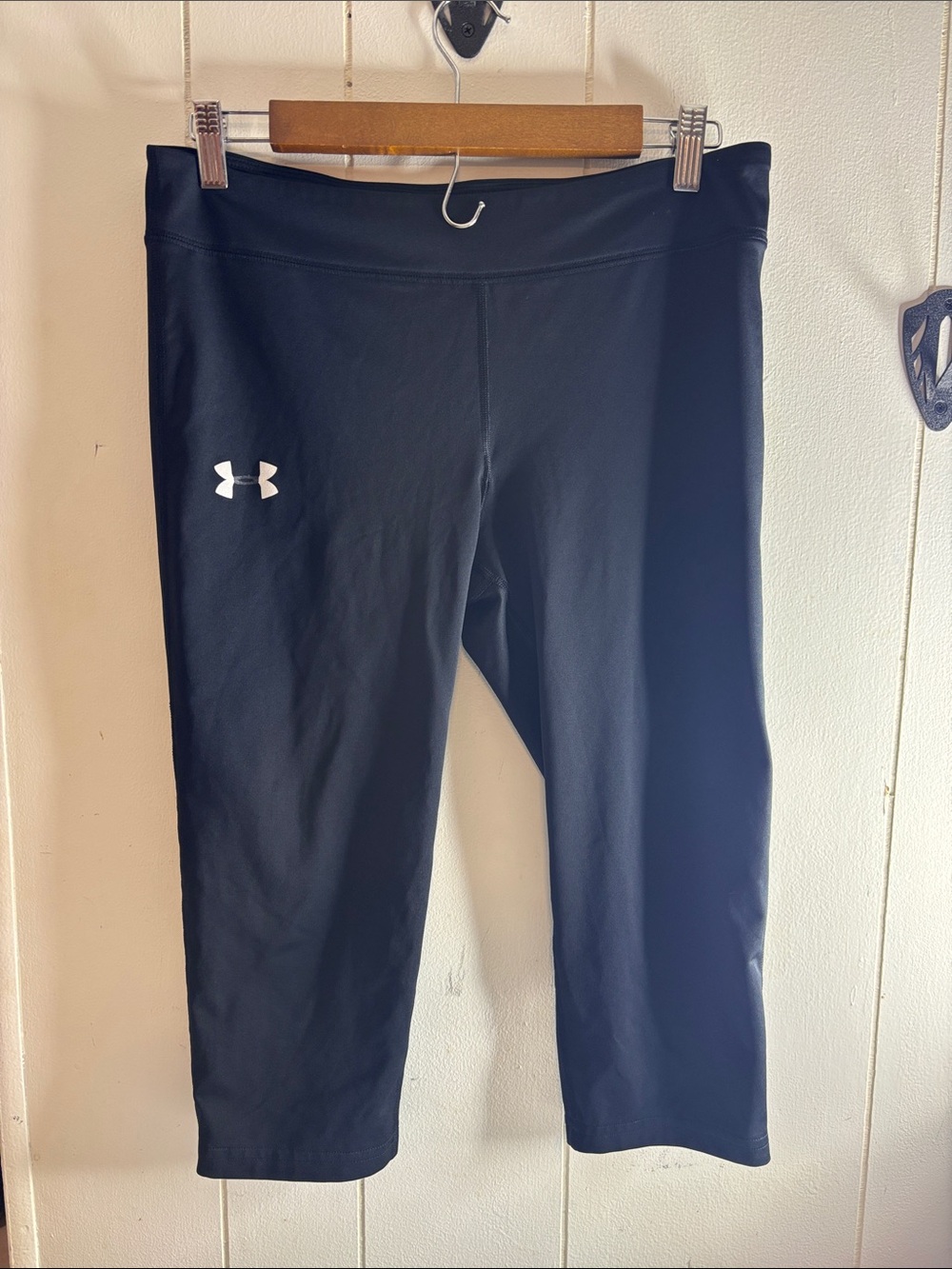 520 - Under Armour Kids Black Capri Leggings with White Logo